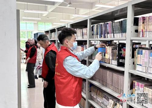 九江市同文中学开展“图书共建进基层·志愿服务传书香”图书管理服务活动纪实